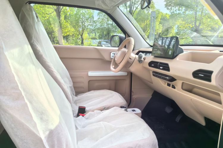 吉利银河 2024款 熊猫mini 200km 耐力熊中控内饰7004