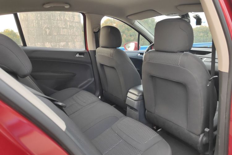 标致308 2014款 乐享版 经典 1.6L 自动优尚型中控内饰7004