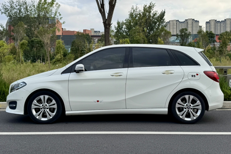 奔驰B级 2019款 B 200 动感型车身外观6004