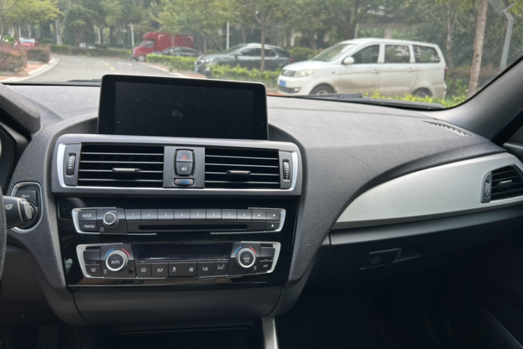 宝马2系(进口) 2015款 218i 敞篷轿跑车中控内饰7006