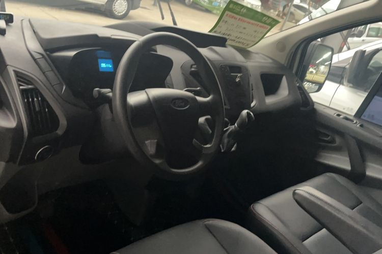 福特 全顺 2017款 2.0T汽油多功能商用车中轴中顶国V中控内饰7003