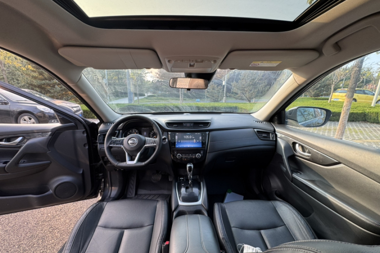 日产 奇骏 2019款 2.0L CVT智联舒适版 2WD中控内饰7003