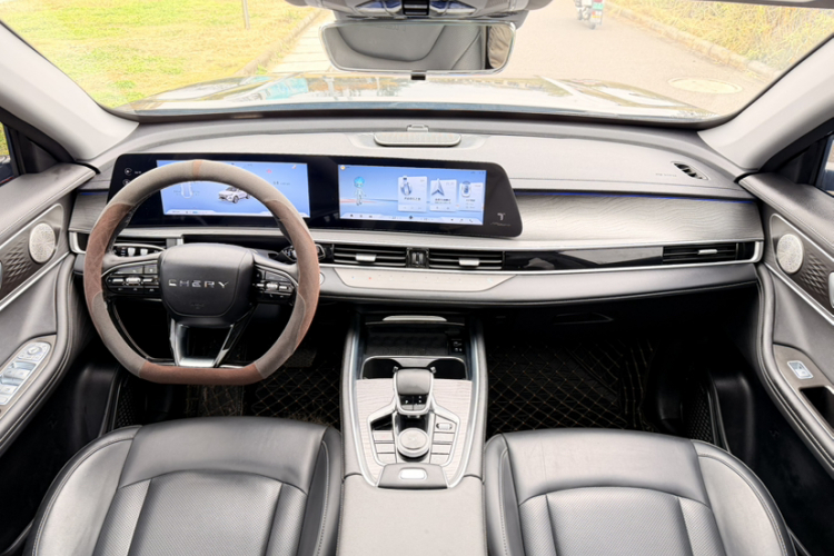 奇瑞 瑞虎8 PRO 2024款 冠军版 290T 两驱闪耀版 5座中控内饰7010