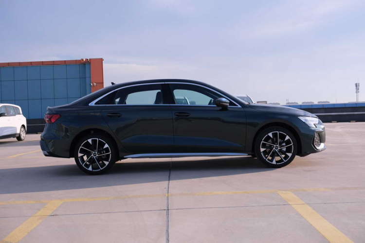 奥迪A3 2025款 A3L Limousine 35TFSI 飞驰尊享型车身外观6004