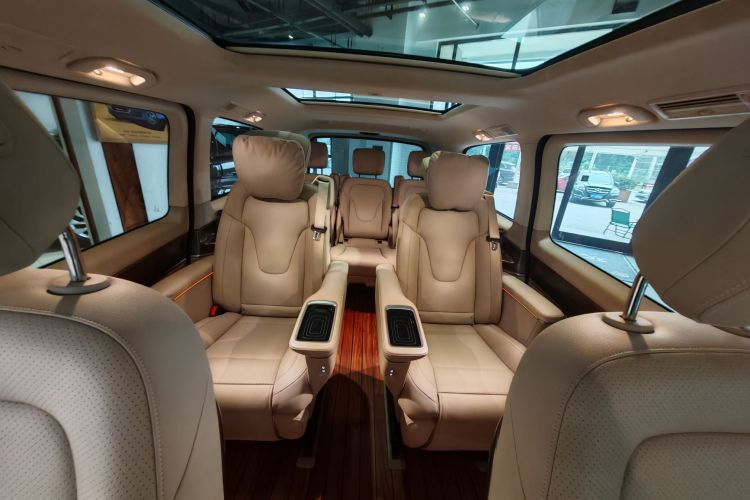 奔驰V级 2020款 V 260 L 长轴距豪华版中控内饰7007