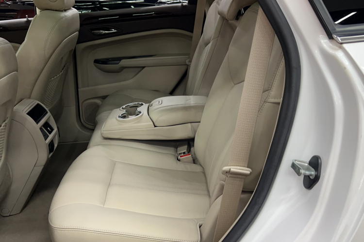 凯迪拉克SRX 2014款 3.0L 精英型中控内饰7001