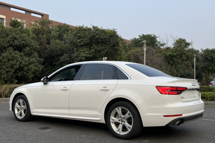 奥迪A4L 2017款 Plus 40 TFSI 进取型车身外观6005