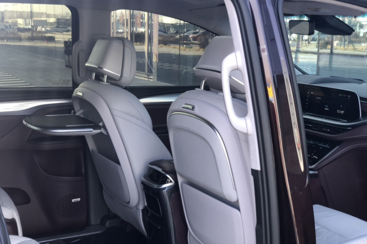 别克GL8 2023款 Avenir艾维亚 六座贤礼版中控内饰7010