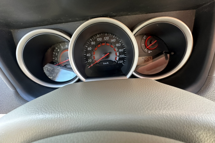 日产 轩逸 2012款 经典 1.6XE 手动舒适版中控内饰15