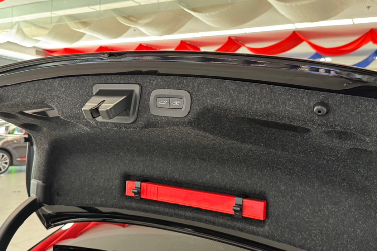 沃尔沃S90新能源 2025款 插电式混动 四驱长续航智雅豪华版中控内饰7002