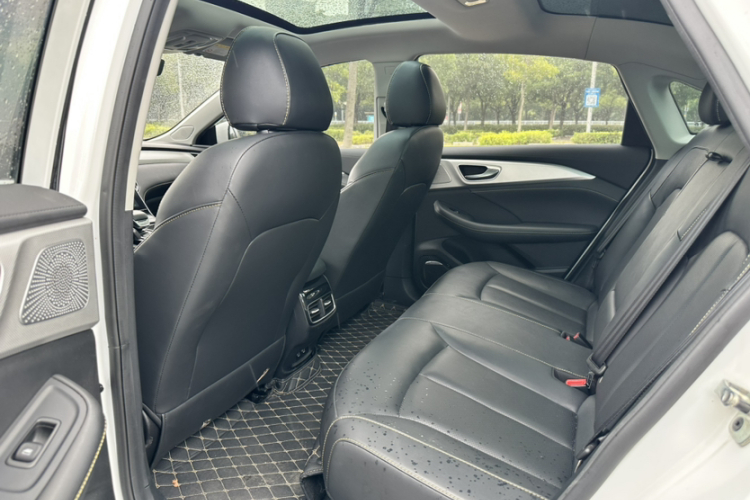 荣威i6 MAX新能源 2023款 EV 420天幕特别版中控内饰7001