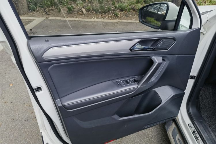 大众 途观L 2017款 330TSI 自动两驱舒适版中控内饰7004