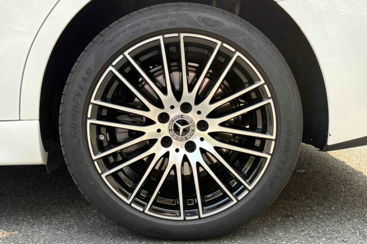 奔驰C级 2025款 C 260 L 运动版车身外观6002