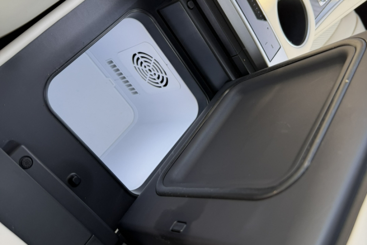 腾势Z9GT 2024款 1100四驱Max版局部细节9011