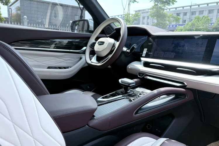 吉利汽车 星越L 2024款 2.0TD 高功自动两驱云起版中控内饰7008