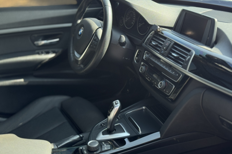 宝马3系GT 2018款 320i 时尚型中控内饰7004