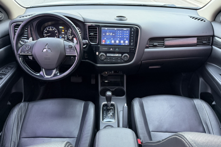 三菱 欧蓝德 2016款 2.4L 四驱精英版 5座中控内饰7002