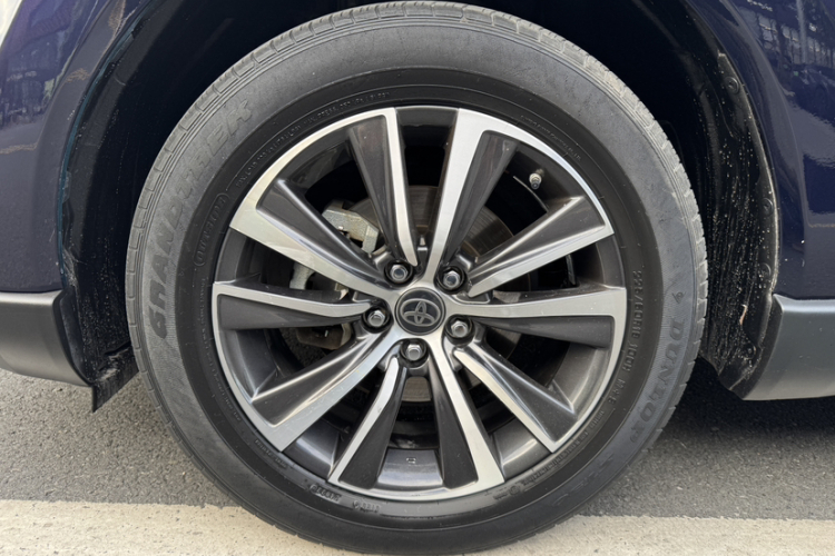 丰田 凌放HARRIER 2022款 双擎 2.5L CVT两驱豪华版中控内饰7013