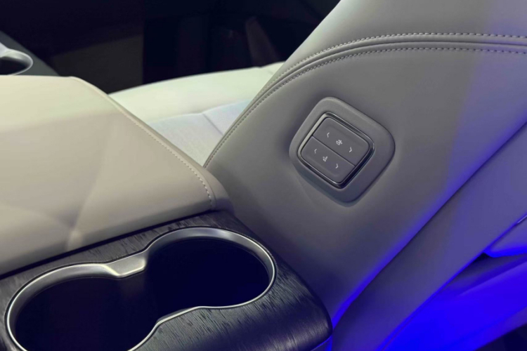 别克GL8 2025款 陆尊 尊享版中控内饰7002