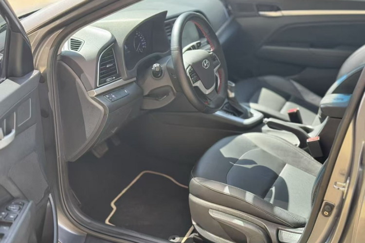 现代 领动 2016款 1.6L 自动智炫·精英型中控内饰7002