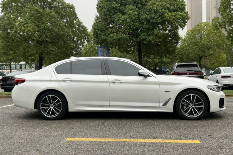 宝马5系新能源 2022款 改款 535Le M运动套装车身外观6004