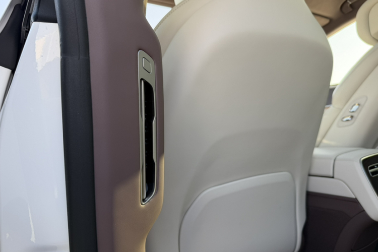 腾势Z9GT 2024款 1100四驱Max版局部细节9006