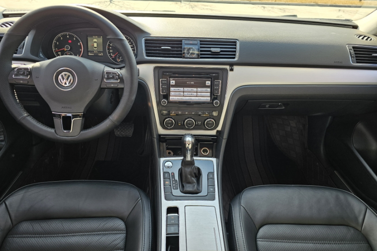 大众 帕萨特 2015款 1.8TSI DSG御尊版中控内饰7005