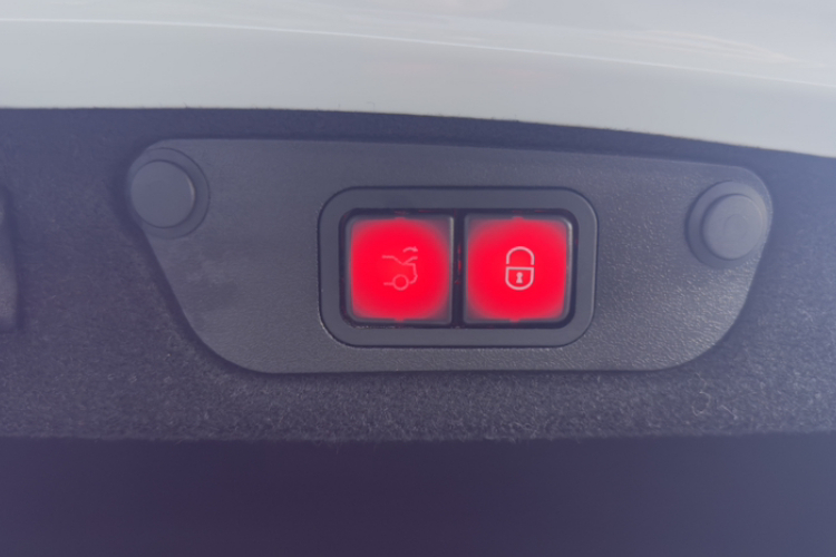 奔驰C级 2016款 C 200 L 运动型中控内饰7009