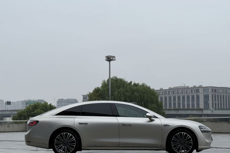 鸿蒙智行 享界S9 2024款 纯电 Ultra 四驱旗舰版车身外观6009