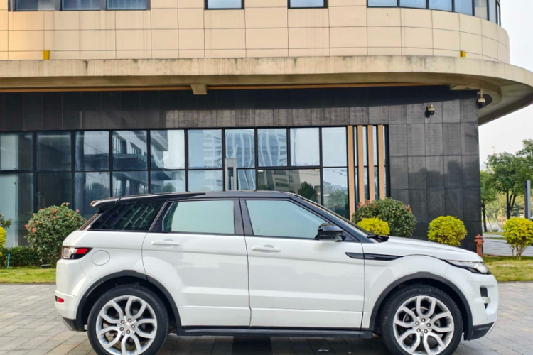 路虎 揽胜极光(进口) 2014款 2.0T 5门耀动版车身外观6006
