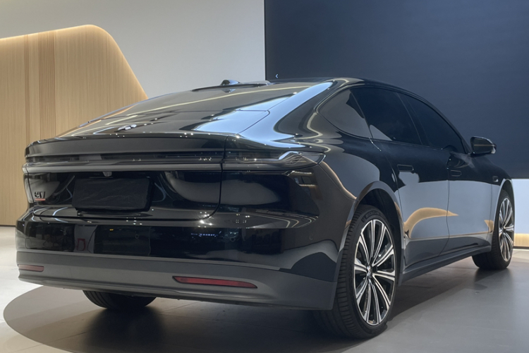 蔚来ET7 2024款 100kWh 行政签名版车身外观6011