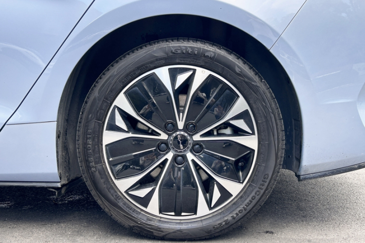 比亚迪 海豹 2023款 冠军版 550km 尊贵型中控内饰7002