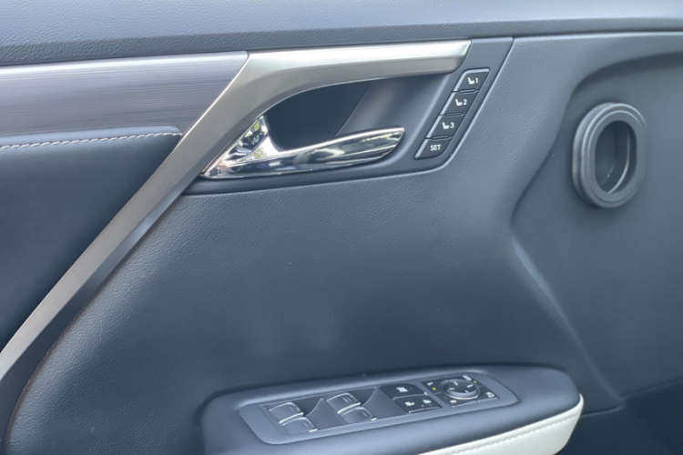 雷克萨斯RX 2021款 300 四驱F SPORT中控内饰7005