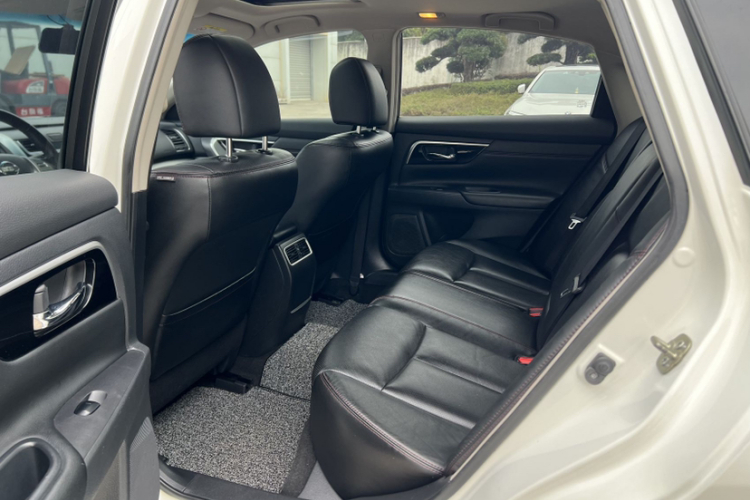 日产 天籁 2016款 改款 2.0L XL舒适版中控内饰7003