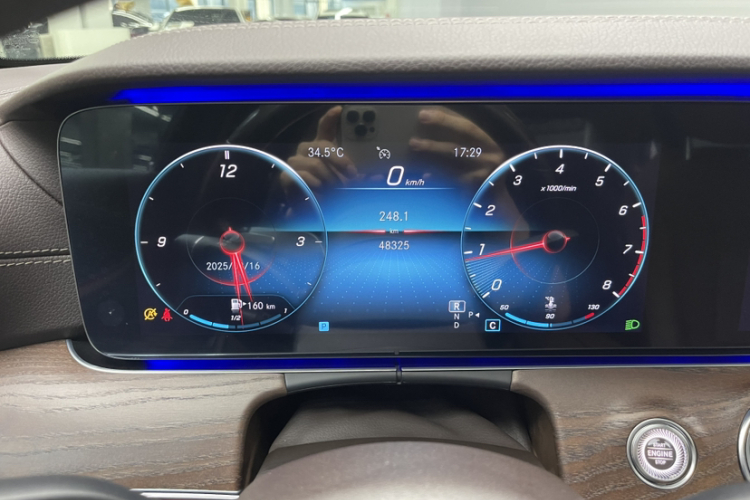 奔驰E级 2021款 E 300 L 尊贵型中控内饰15