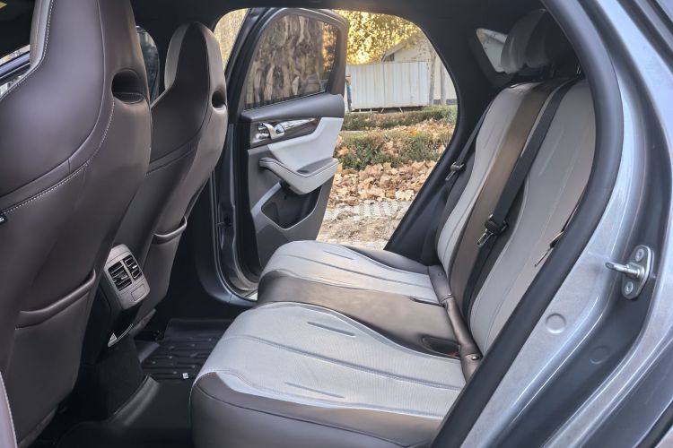 比亚迪 秦PLUS 2023款 冠军版 DM-i 55KM领先型车身外观6008