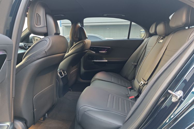 奔驰C级 2023款 改款 C 200 L 运动版中控内饰7003