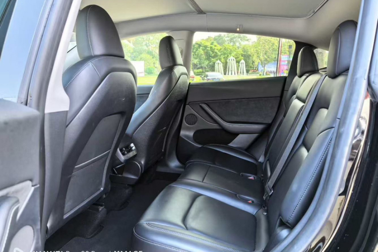 特斯拉 Model Y 2022款 改款 后轮驱动版中控内饰7003