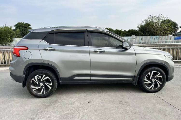 宝骏510 2017款 1.5L 自动豪华型车身外观6001