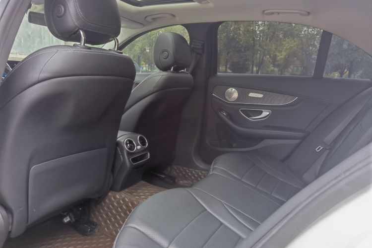 奔驰C级 2019款 C 180 L 时尚型运动版中控内饰7002