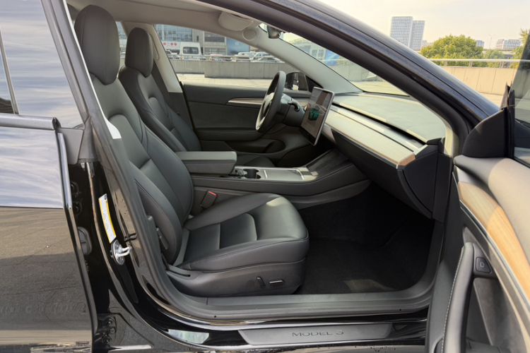 特斯拉 Model 3 2022款 后轮驱动版局部细节41