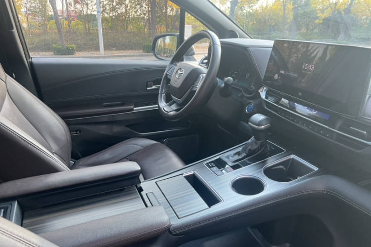 丰田 赛那SIENNA 2021款 2.5L混动 铂金版中控内饰7009