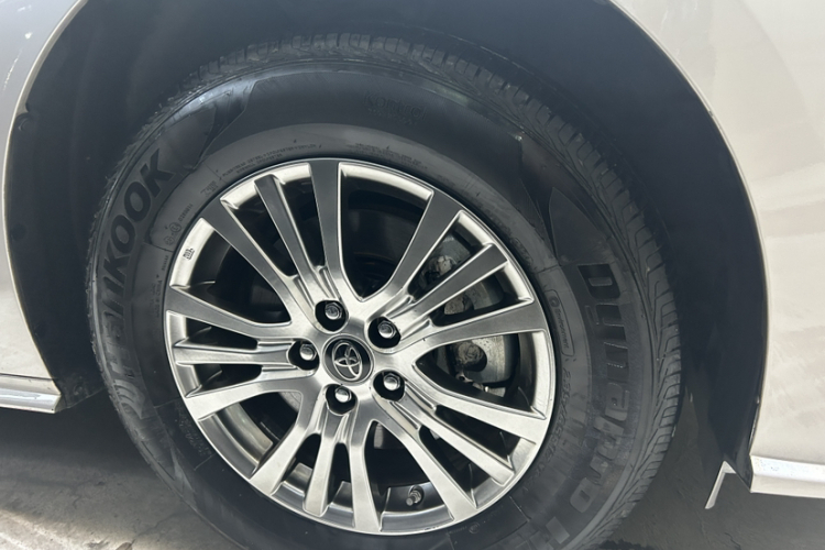 丰田 赛那SIENNA 2021款 2.5L混动 舒适版车身外观6006