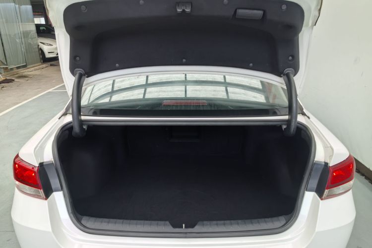 起亚K5 2016款 2.0L 自动LUX车身外观6013