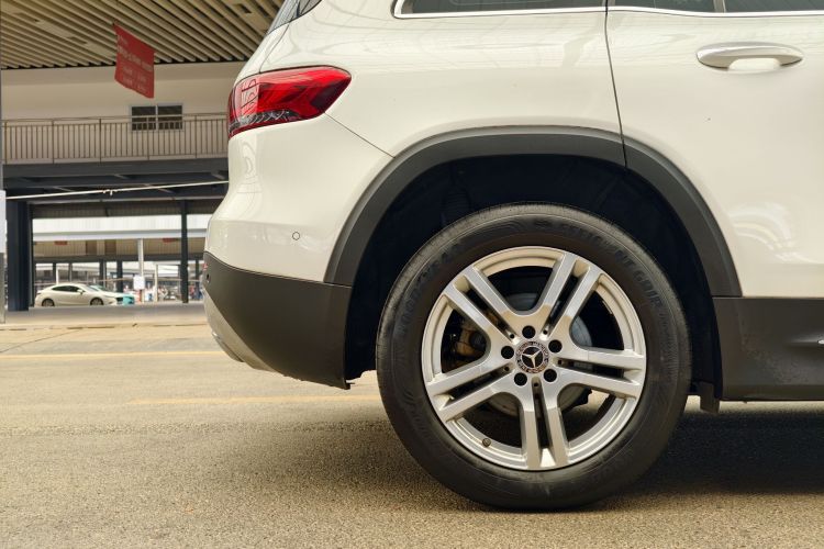 奔驰GLB 2022款 GLB 220 动感型车身外观6008