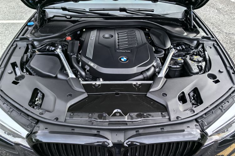 宝马5系(进口) 2020款 540i 风尚版 M运动套装中控内饰7005