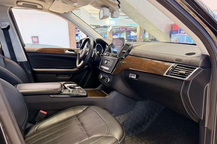奔驰GLS 2018款 改款 GLS 400 4MATIC动感型中控内饰7008