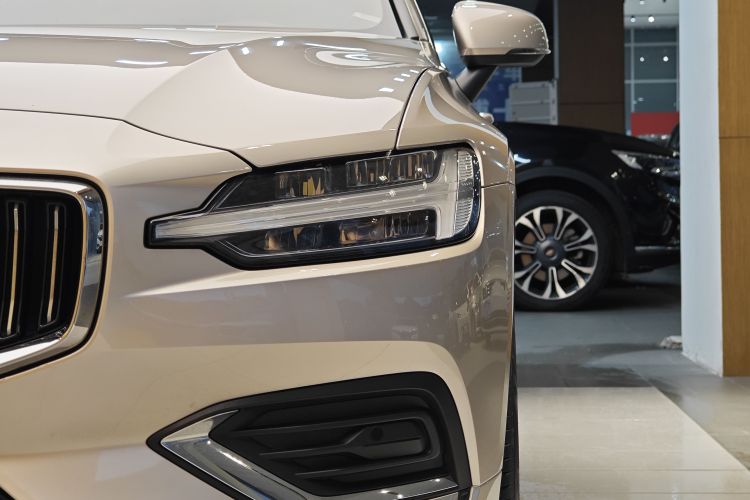 沃尔沃S60 2024款 B4 智逸豪华版车身外观6003