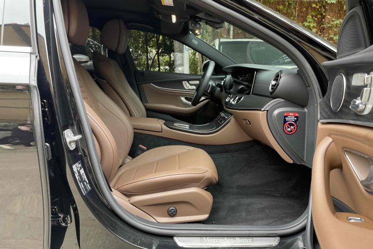 奔驰E级 2023款 E 300 L 运动时尚型中控内饰7005