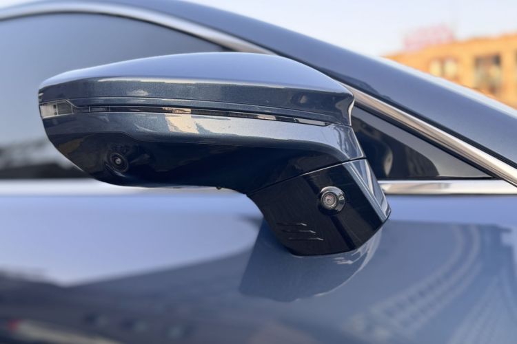 吉利银河 银河星耀8 2025款 130km EM-i 尊贵版中控内饰7014